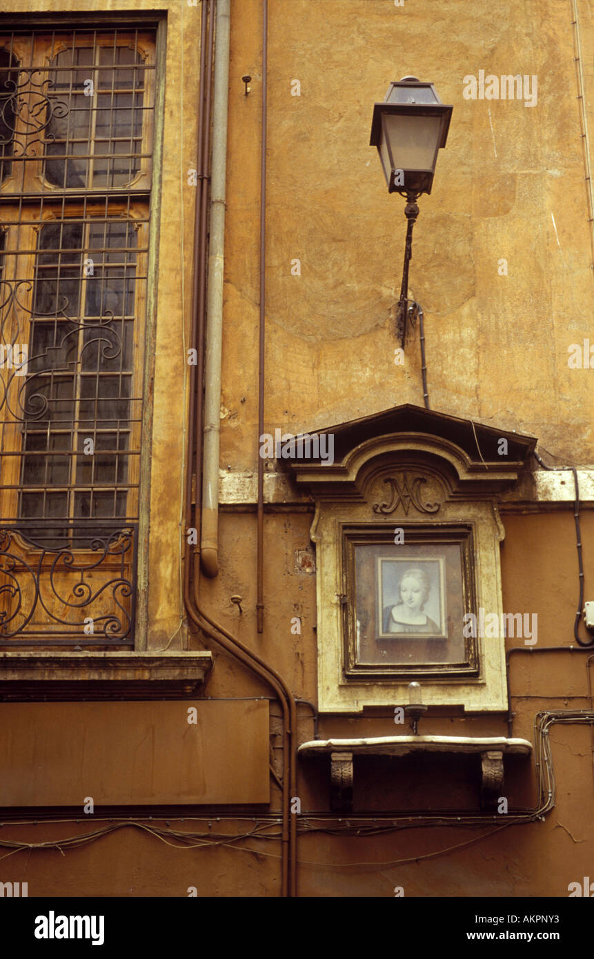 Icona cattolica su una strada laterale a Roma Italia Foto Stock