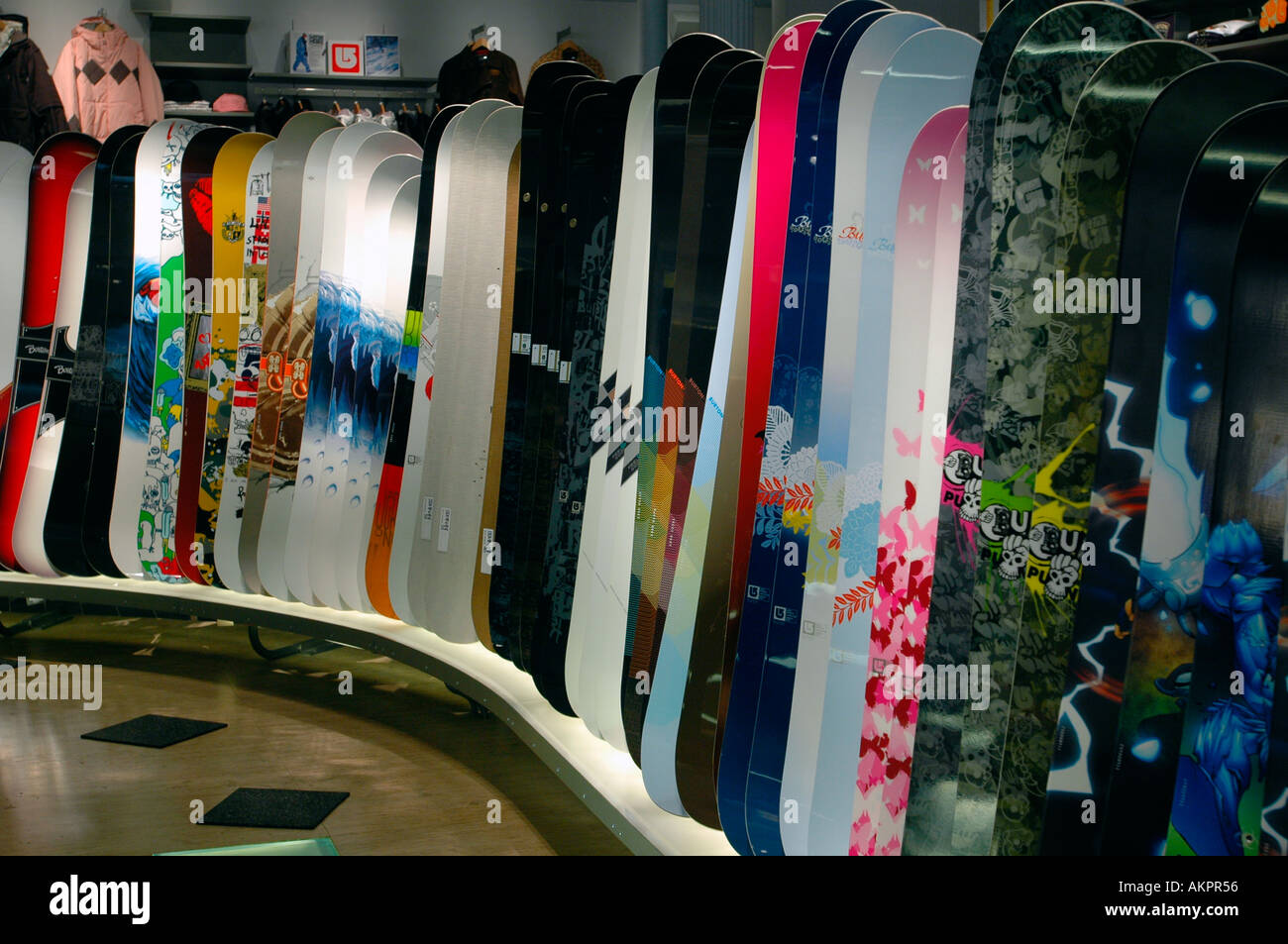 Il Burton store di Soho a New York City la vendita di tavole da snowboard e  snowboard ricreative correlati merchandise Foto stock - Alamy