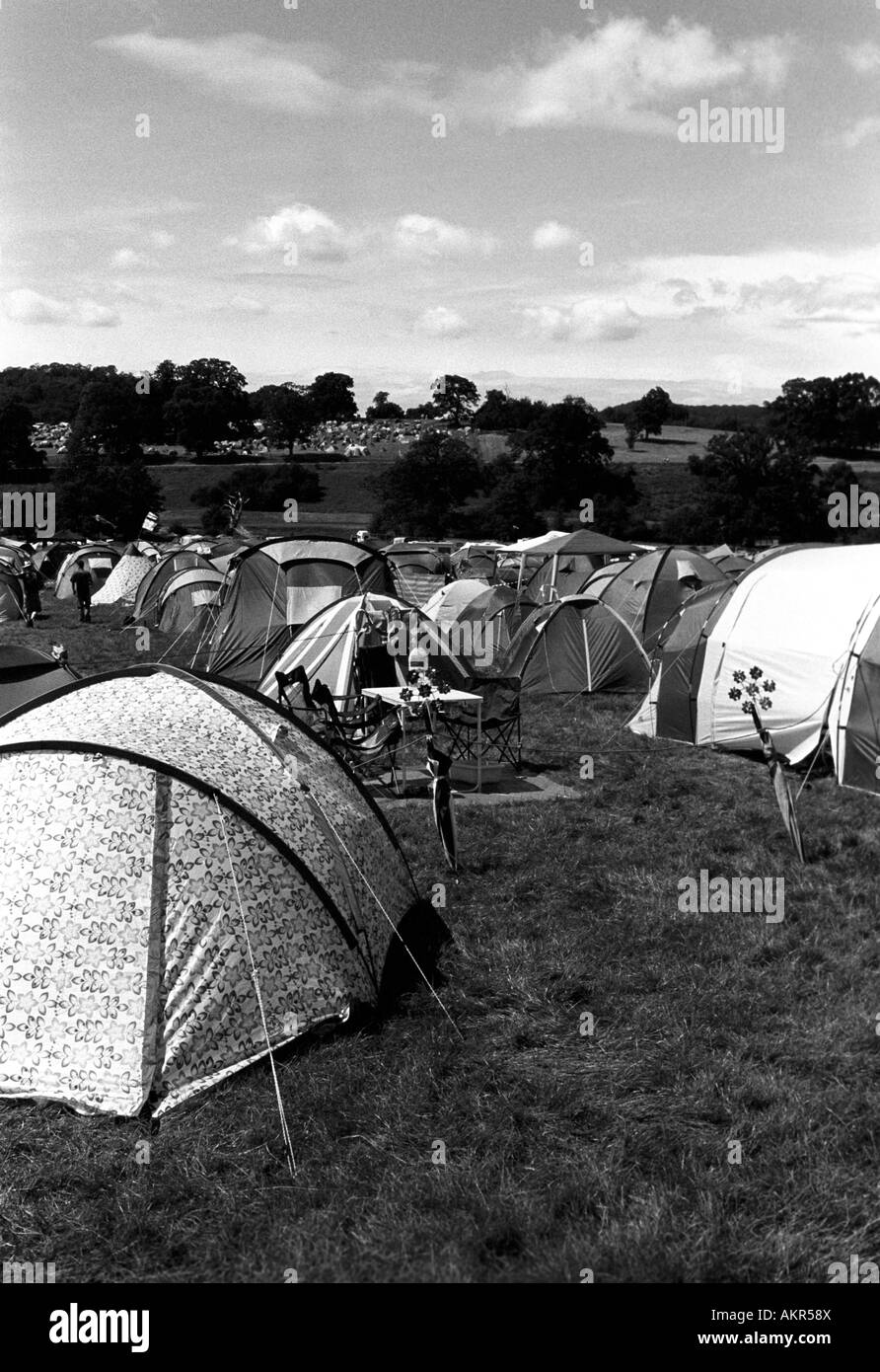 Tende in un area camping a Eastnor Castle, Herefordshire durante il Big Chill Festival 2007. Foto Stock