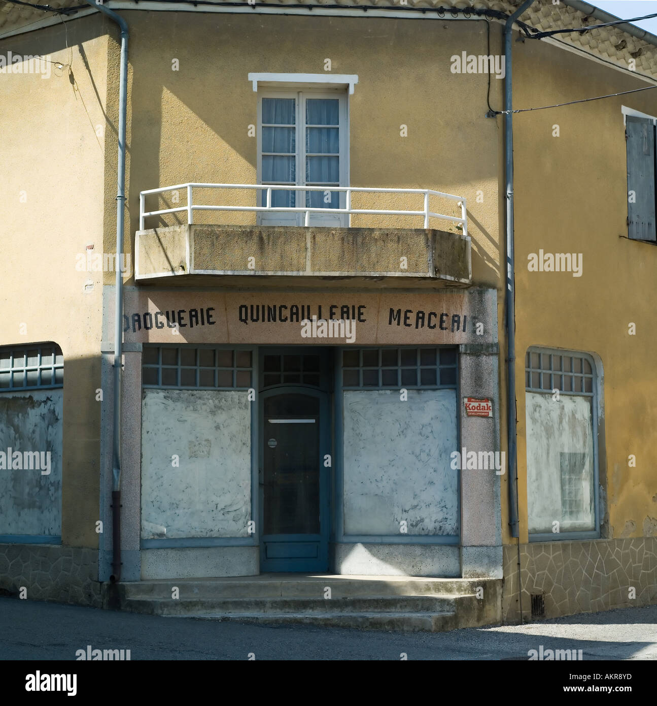 Hardware chiuso, ferramenta e merceria shop, Suze la Rousse, Drôme, Provenza, Francia Foto Stock