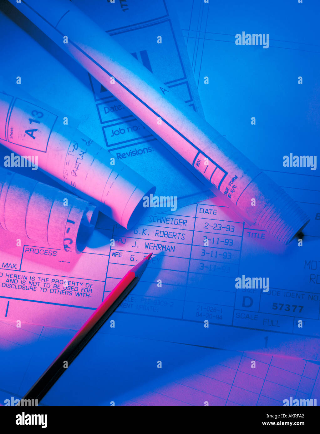 Blueprint e i progetti di un edificio con la matita sul tavolo Foto Stock