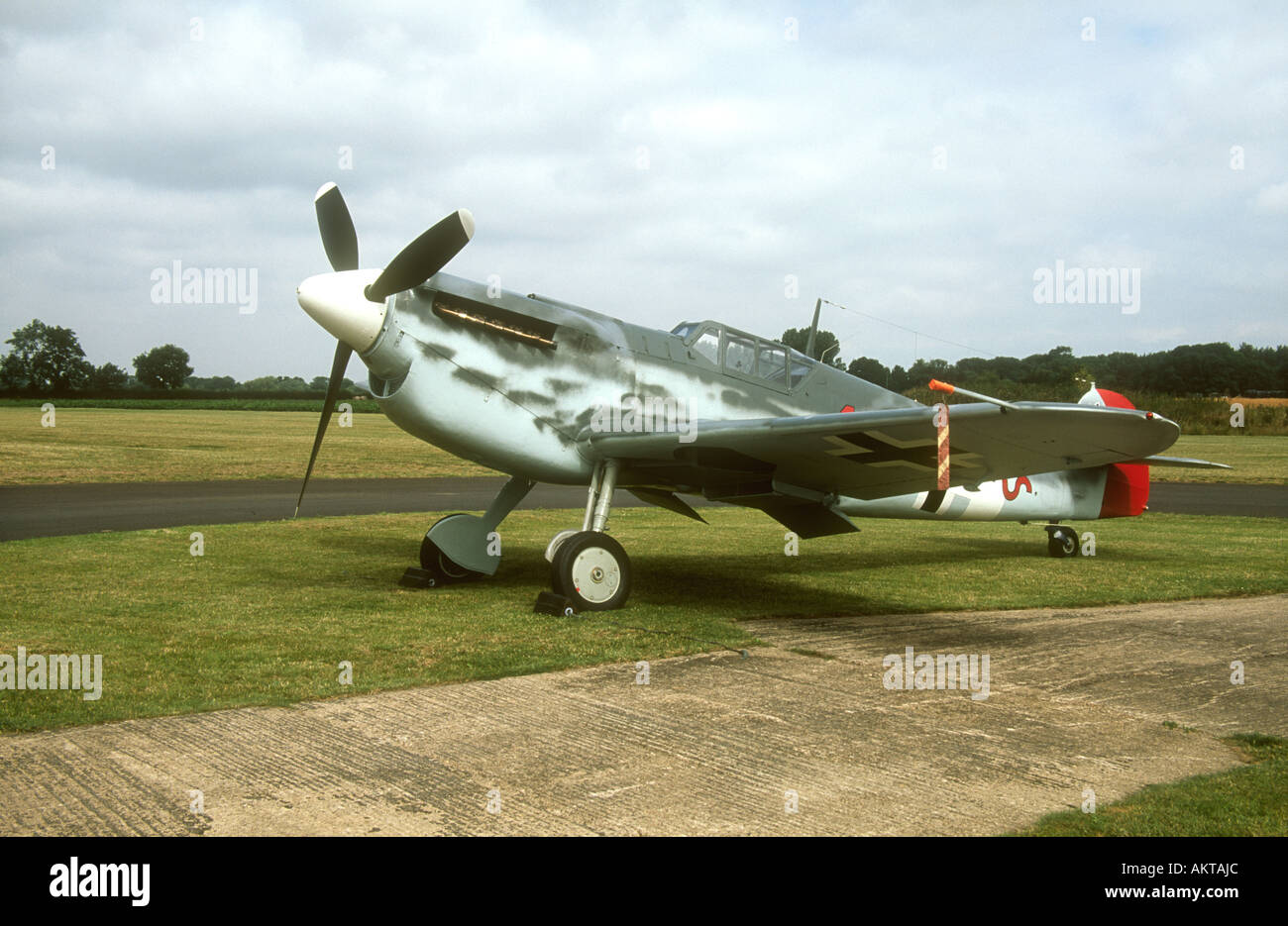 Hispano HA 1-112 Mil Buchon (Messerschimt Me 109) C 4K 102 G-BWUE del velivolo reale società presso Breighton Airfield. Foto Stock
