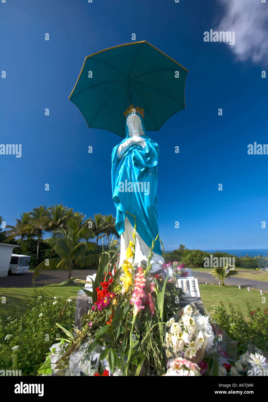 Vergine con parasol (La Vierge au Parasol) Notre Dames des lave precedentemente l'Église du Piton a Sainte-Rose, Réunion Foto Stock