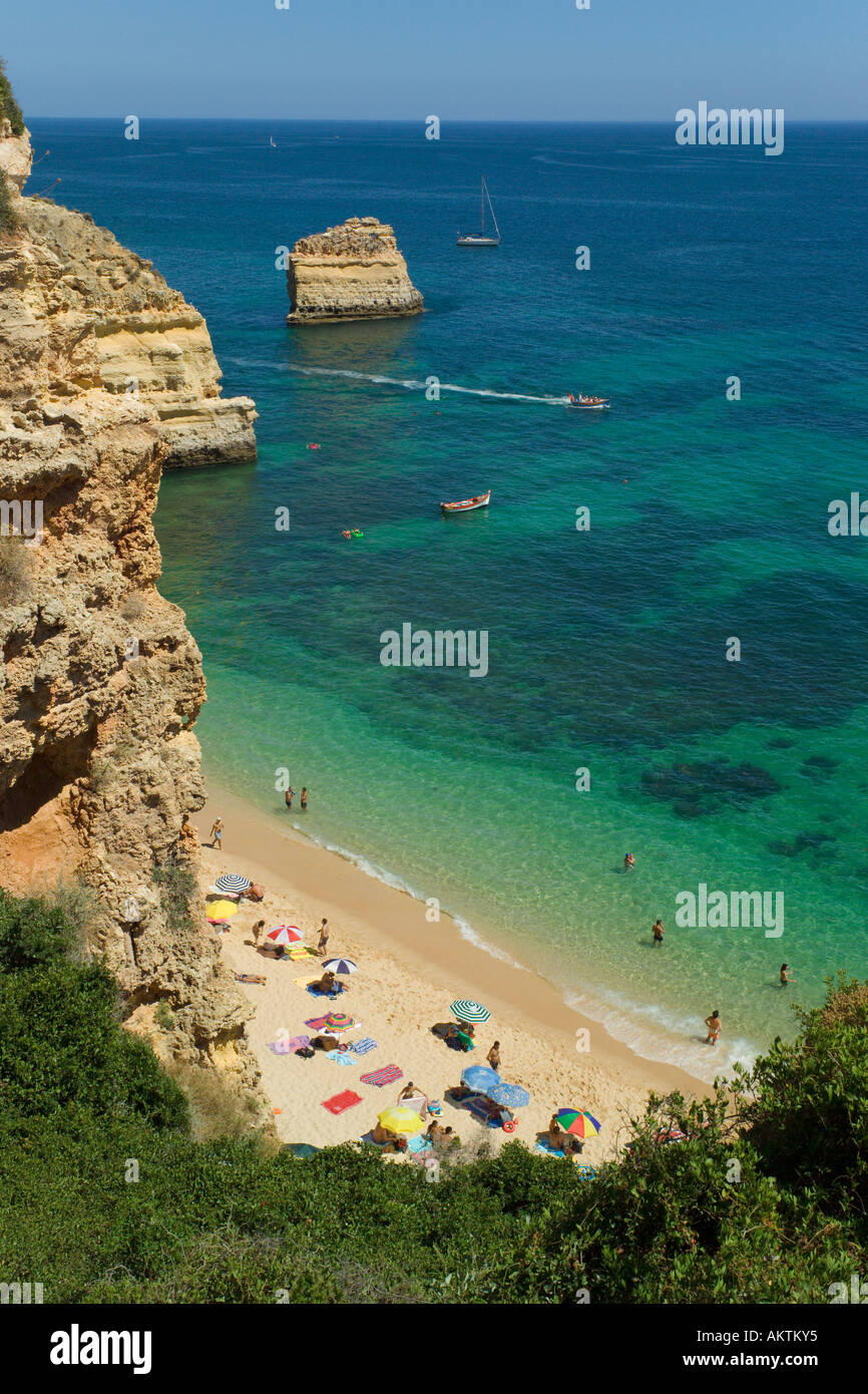 Il Portogallo Algarve Praia da Marinha vicino a Armacao de Pera in estate Foto Stock