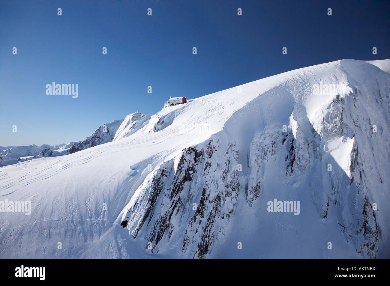 Il Centennial Hut al di sopra del Ghiacciaio Franz Josef costa ovest di Isola del Sud della Nuova Zelanda antenna Foto Stock