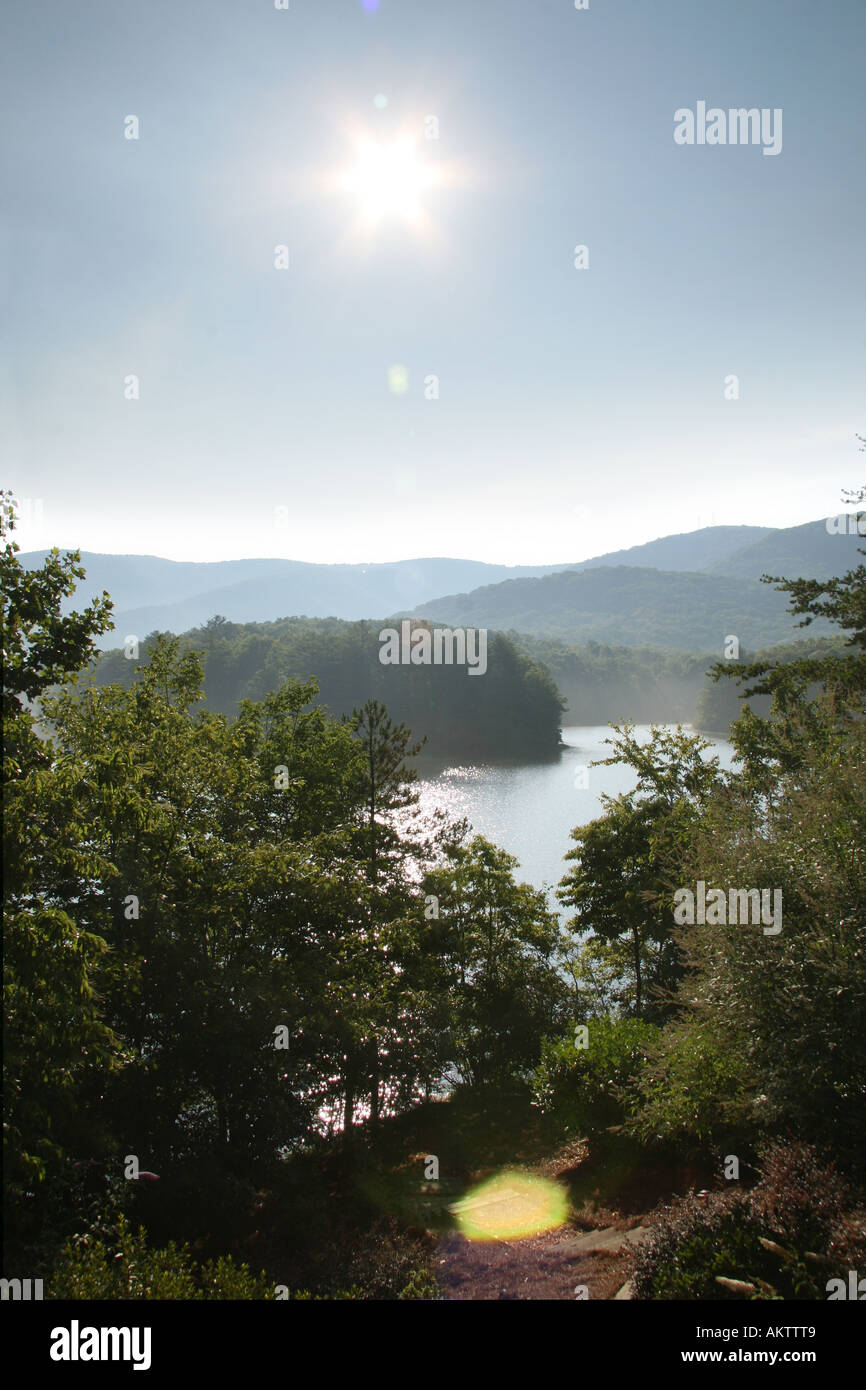 Vista del lago Tamarack e la Smokey Mountains, Jasper, Georgia, Stati Uniti d'America. Foto Stock