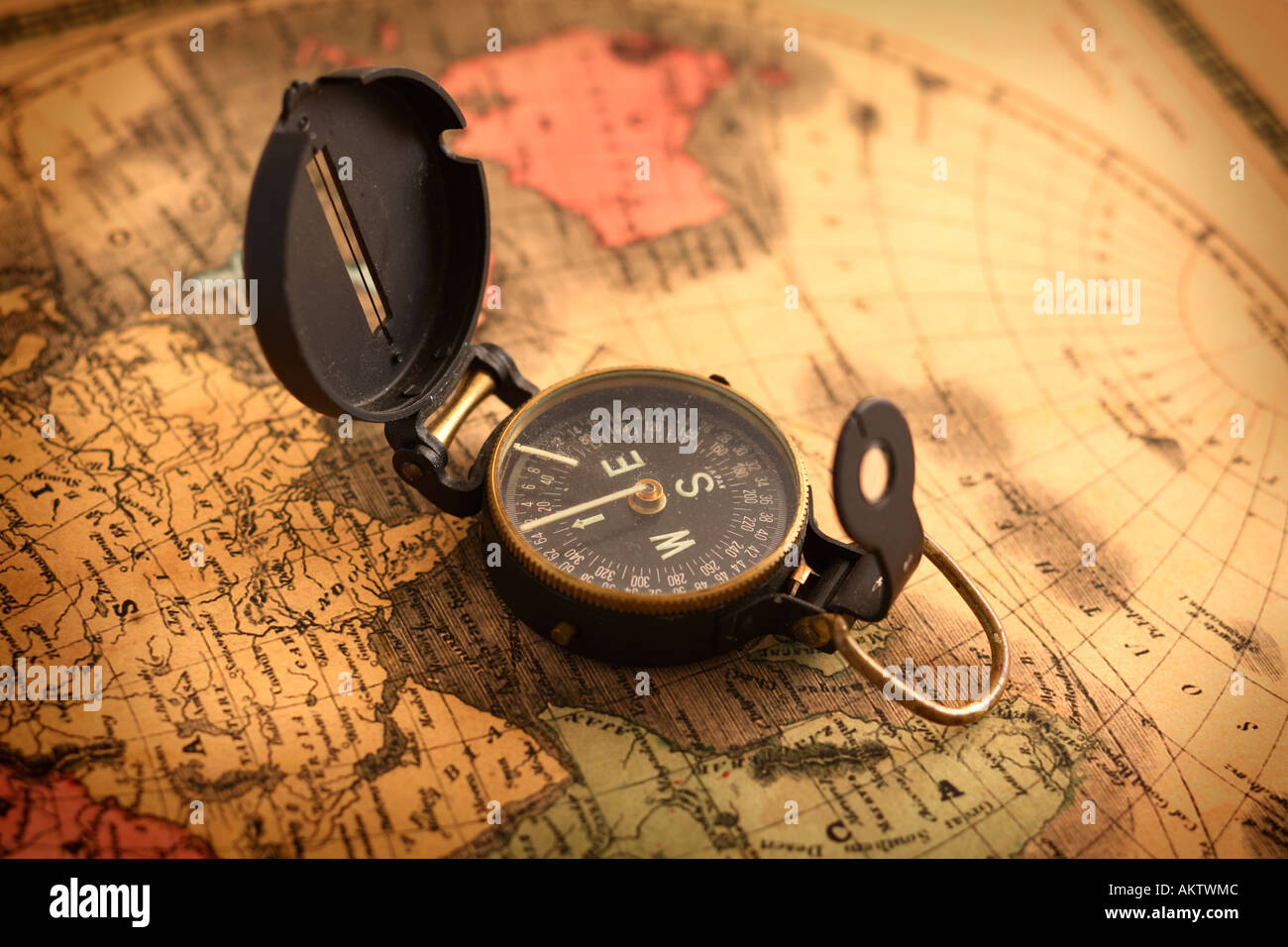 Vintage Bussola e mappa Foto Stock