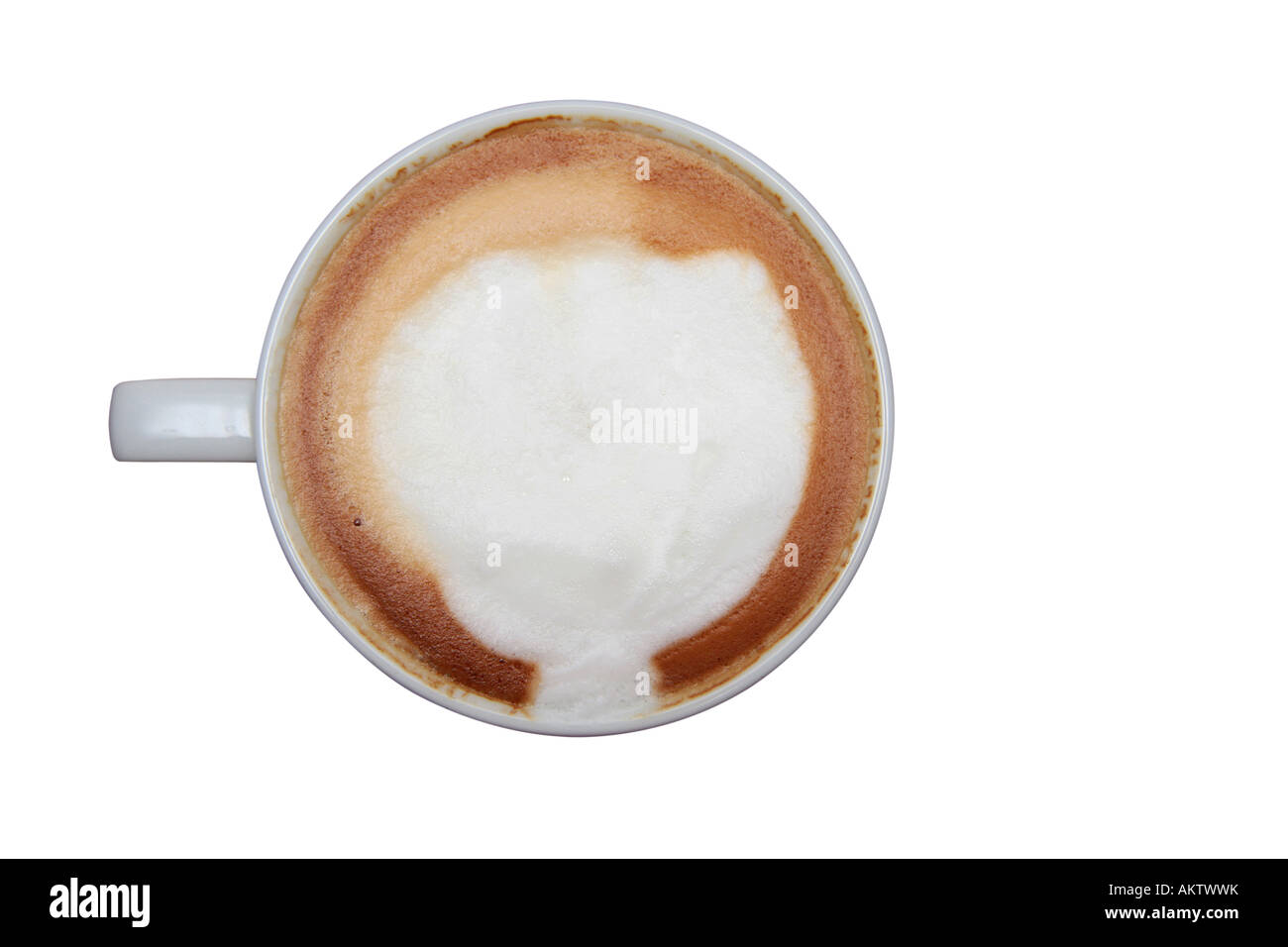 Una tazza piena di esspresso ripresa dall'alto isolato su bianco con tracciato di ritaglio Foto Stock