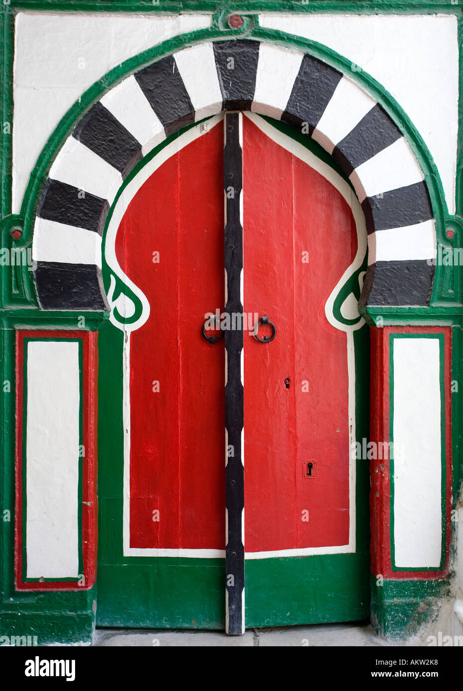 Colorato porta di ingresso a un Hammam nella Medina di Tunisi Tunisia Foto Stock