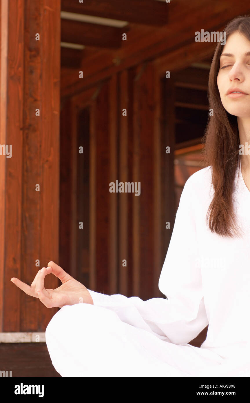 Donna meditando, ritagliato, ritratto Foto Stock