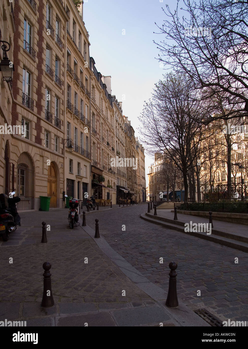 Inizio della primavera in Ile de la Cite area di Parigi vicino la Conciergerie Foto Stock