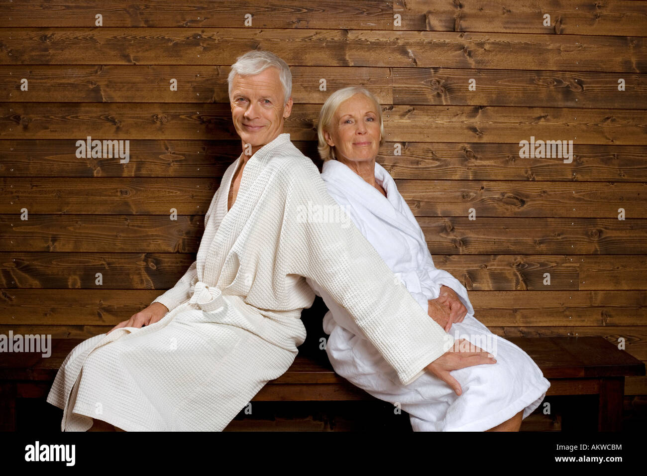 Germania, coppia Senior in accappatoio Foto Stock