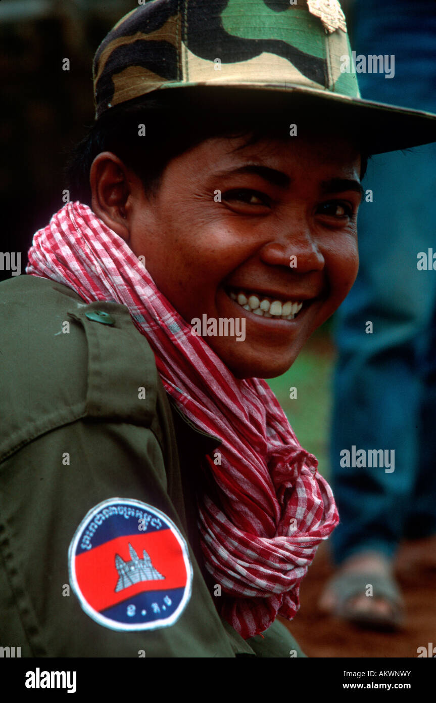 Cambogia, Battambang, esercito cambogiano soldato. Foto Stock