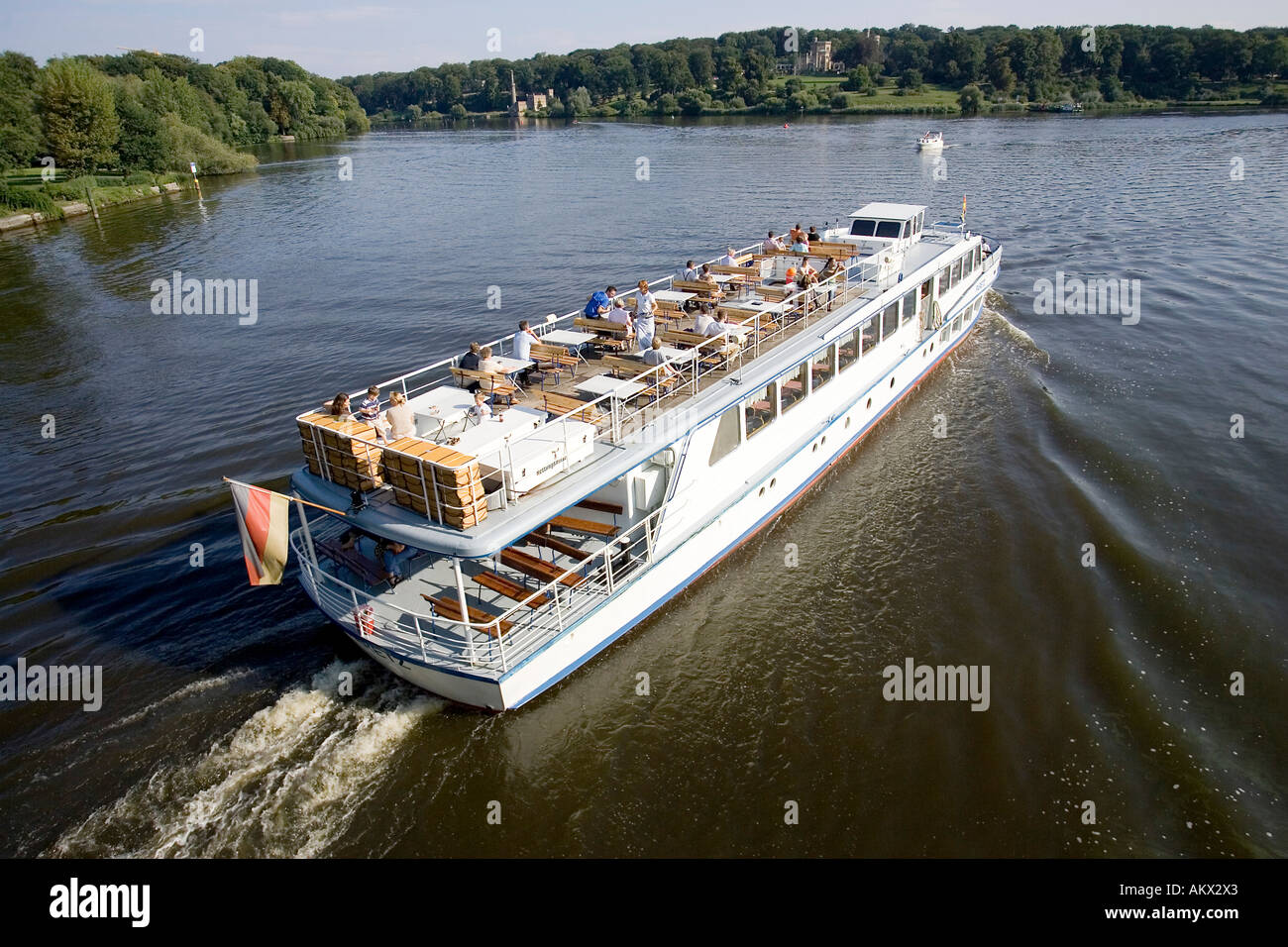 Nave passeggeri vicino a Babelsberg, Potsdam, Germania Foto Stock