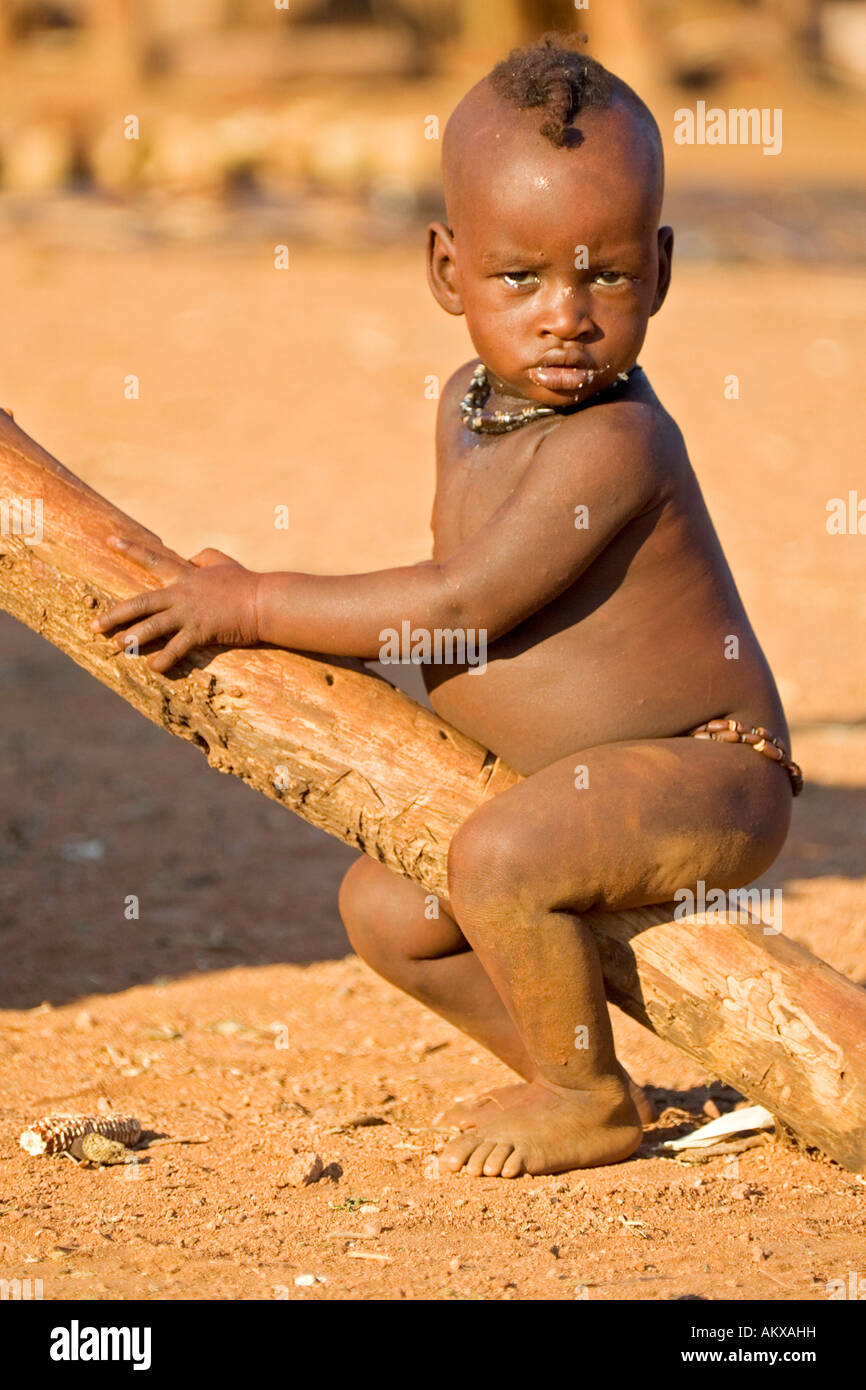 Ragazzo Himba Kaokoveld, Namibia, Africa Foto Stock