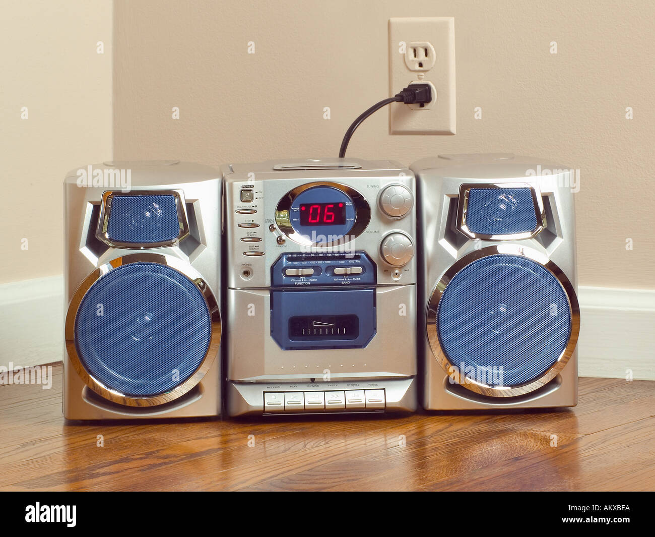 Boom Box collegato alla presa di corrente Foto Stock