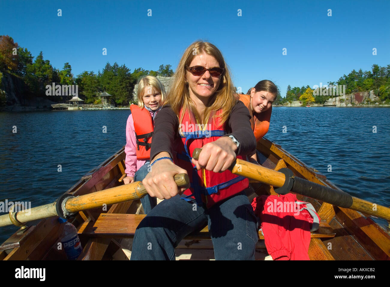 La famiglia gita in canoa Foto Stock