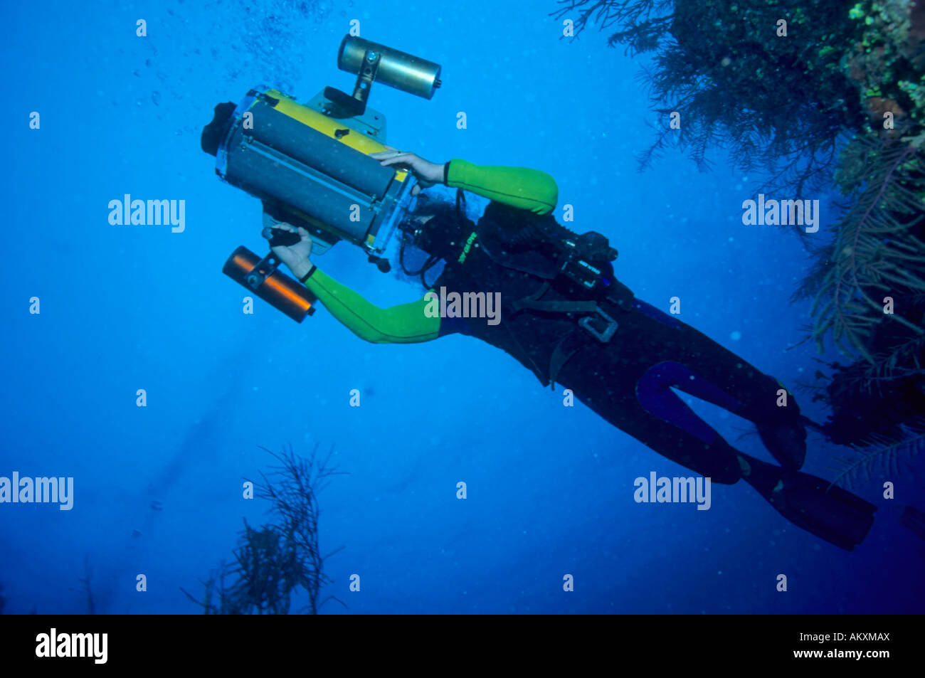 Videocameraman con un Sony underwaterhousing. Foto Stock