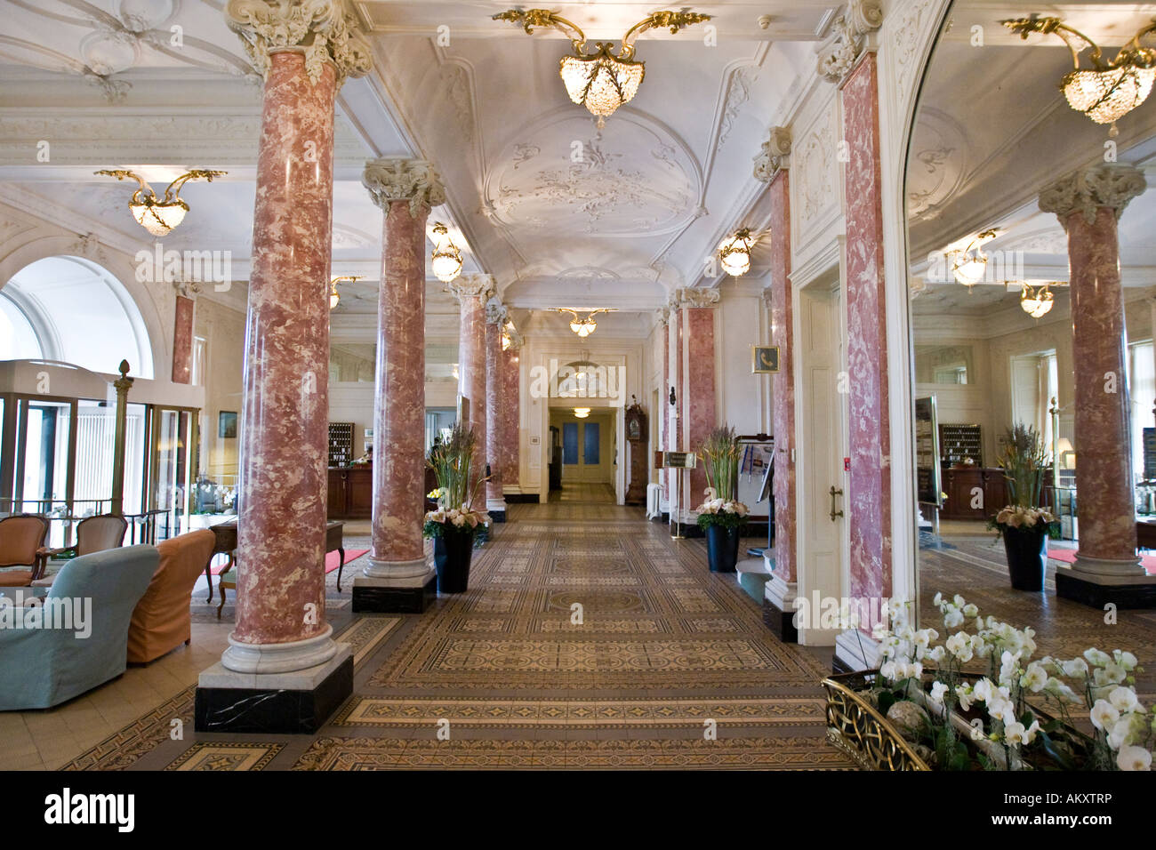 Splendida hall del Schweizerhof, Lucerna, Svizzera Foto Stock