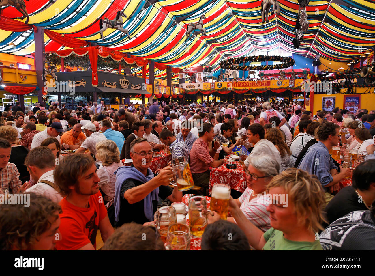 Oktoberfest Monaco festa della birra, Ippodromo tenda, Baviera, Germania Foto Stock