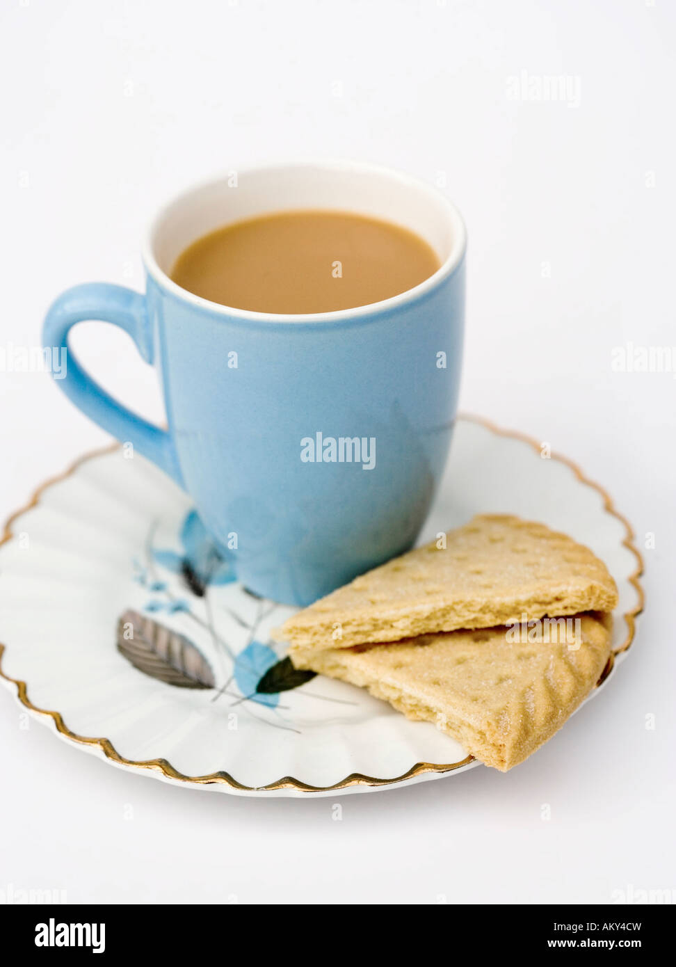 La tazza di tè con biscotti frollini Foto Stock