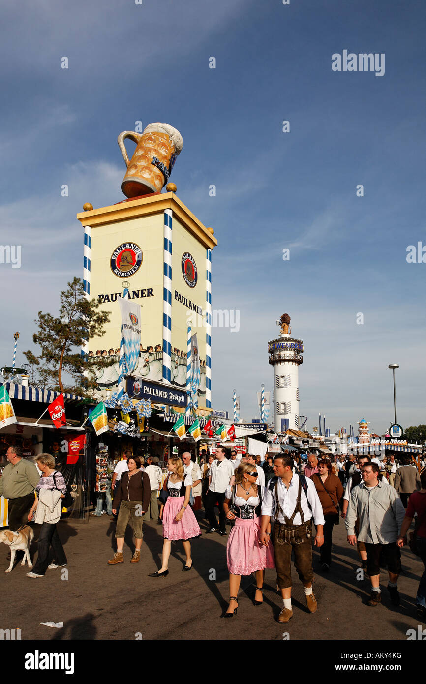 Oktoberfest, birra Paulaner tenda, Monaco di Baviera - festa della birra, Baviera, Germania Foto Stock