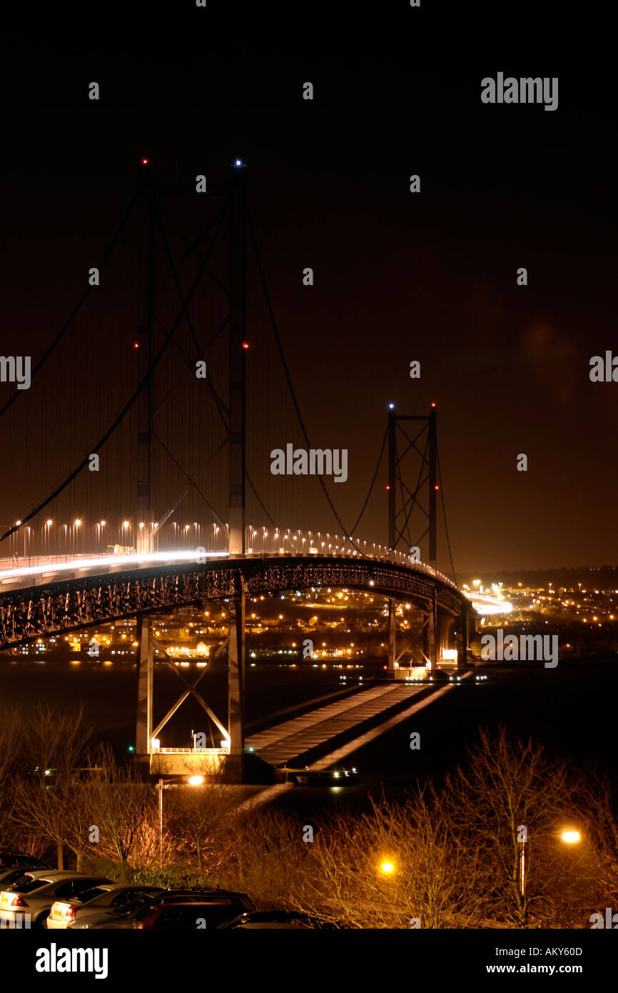 Forth Road Bridge Edinburgh Scozia notte Foto Stock