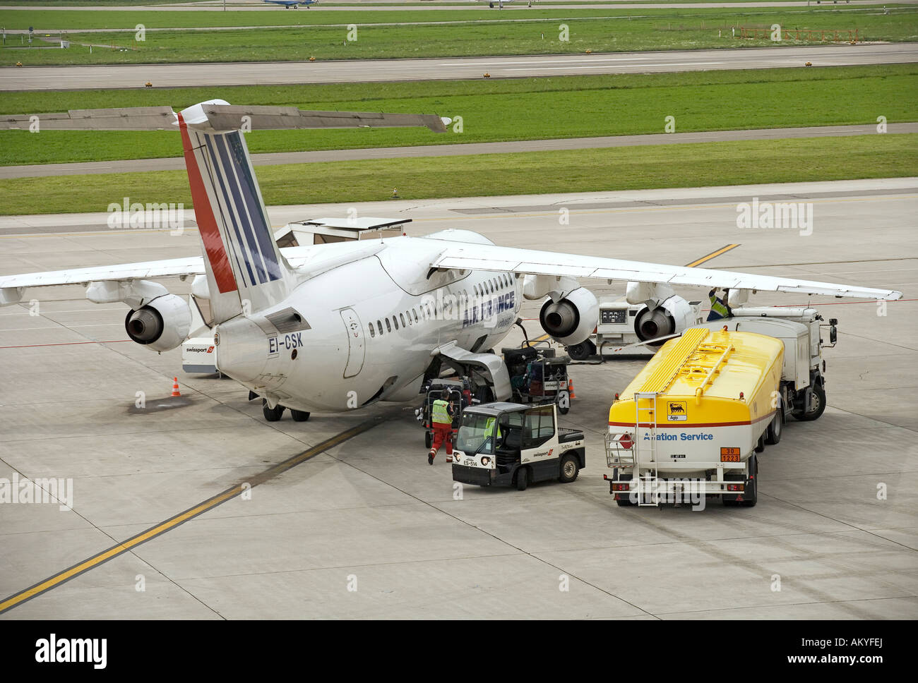 Il rifornimento di carburante, Air France piano, Zuerich aeroporto, Svizzera, Europa Foto Stock