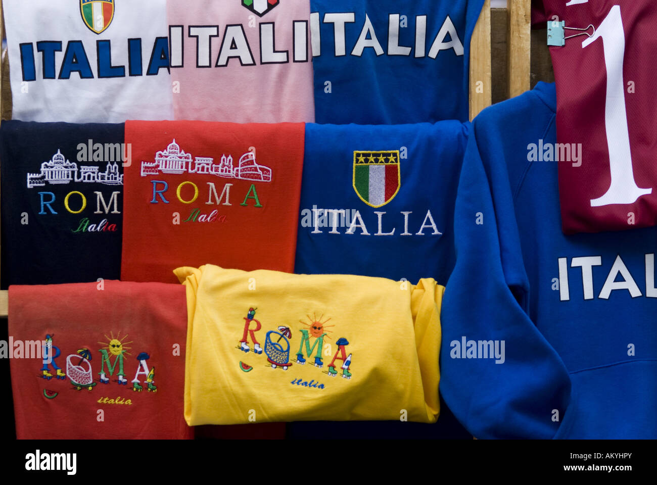 Negozio di souvenir con t-shirt stampe, Roma, Italia, Roma, Italia Foto  stock - Alamy