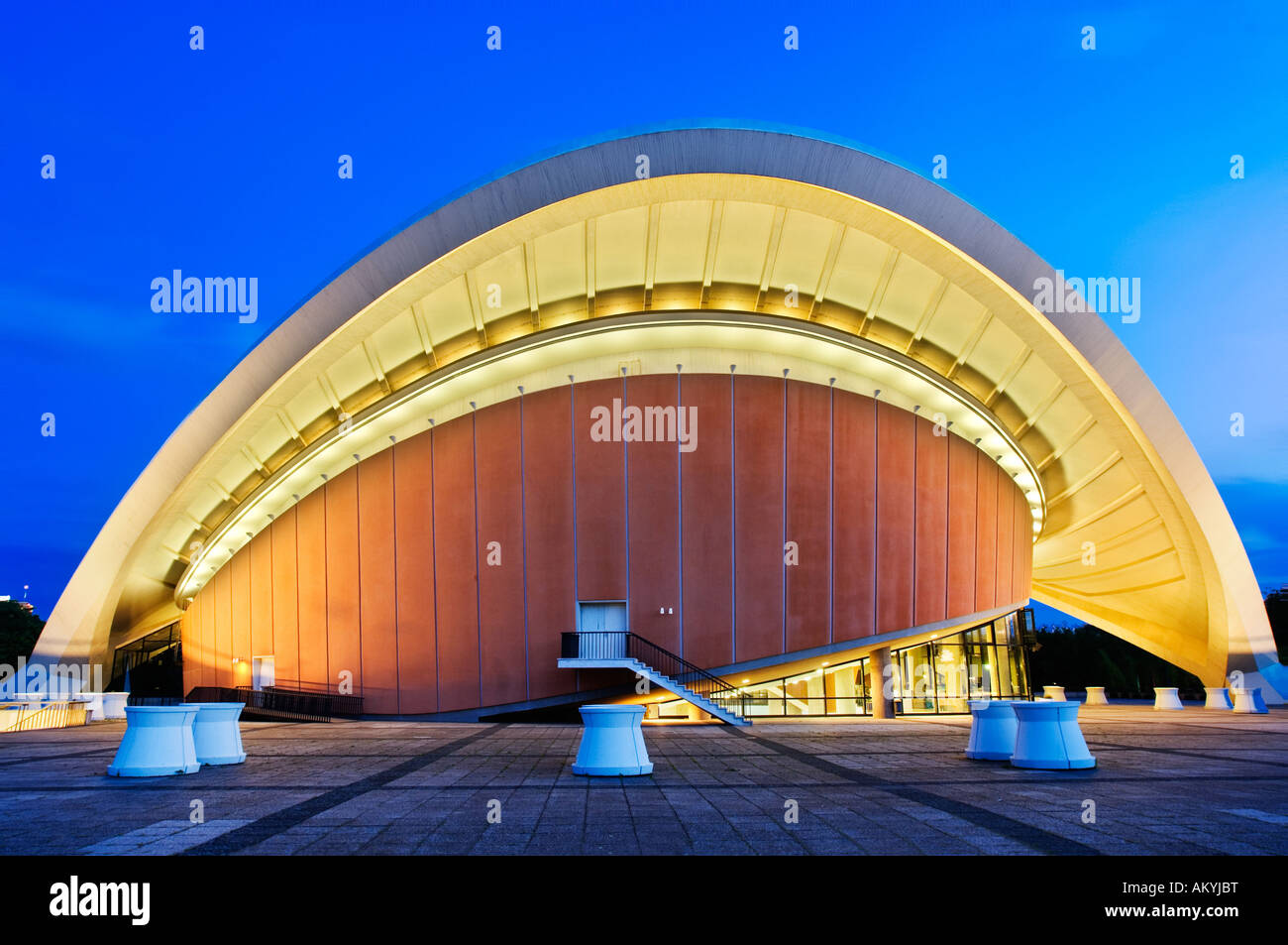 In serata, la Casa delle Culture del Mondo, Berlino, Germania Foto Stock