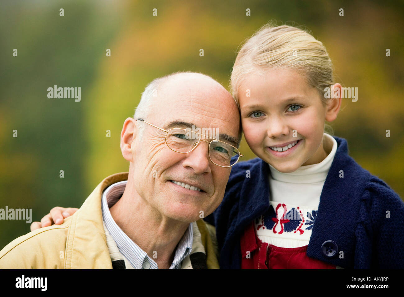 Germania, Baden-Württemberg, montagne sveve, nonno e nipote, ritratto Foto Stock