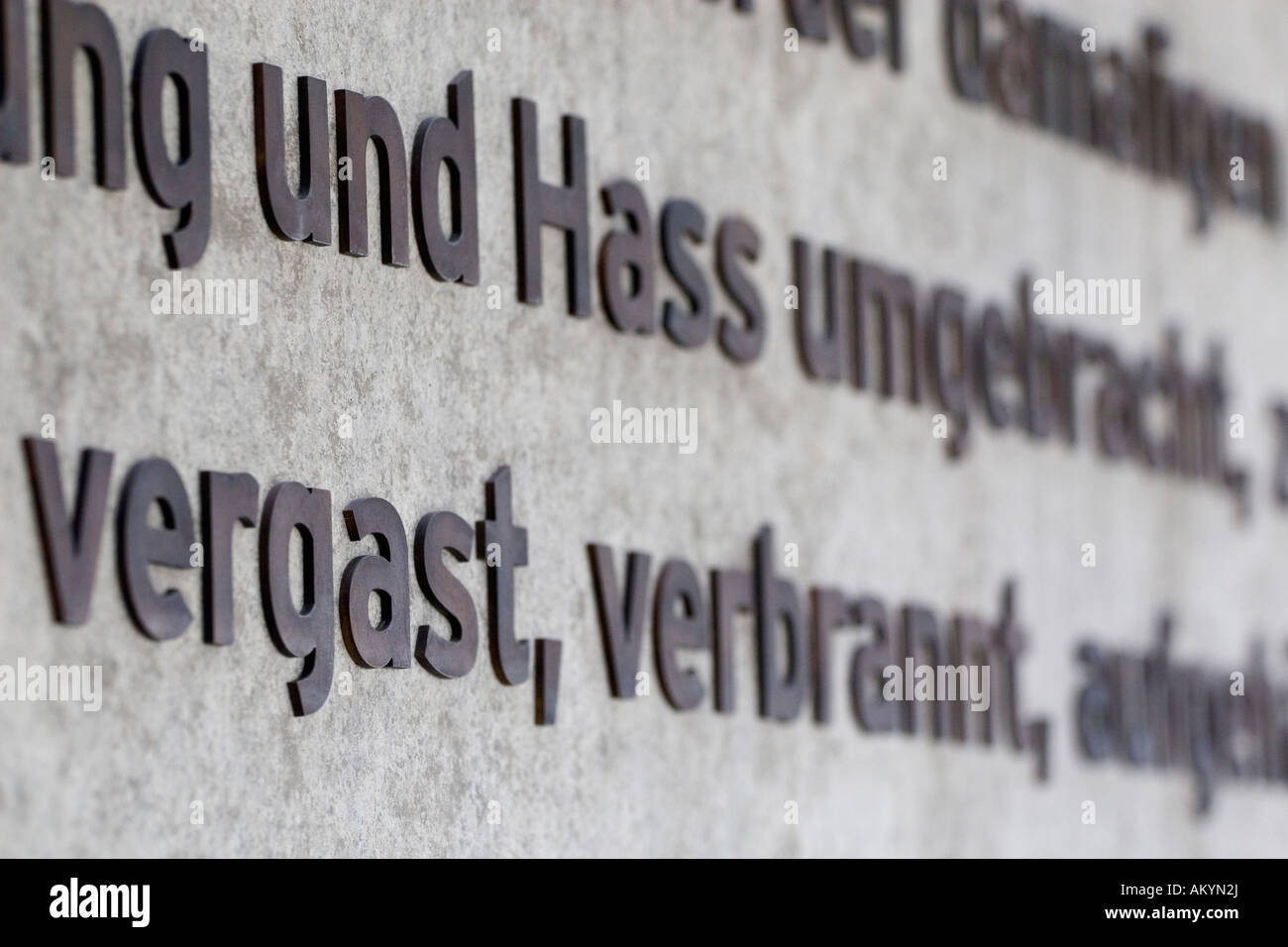 Una lapide commemorativa - campo di concentramento memorial, Sachsenhausen, Oranienburg, Brandeburgo, Germania Foto Stock