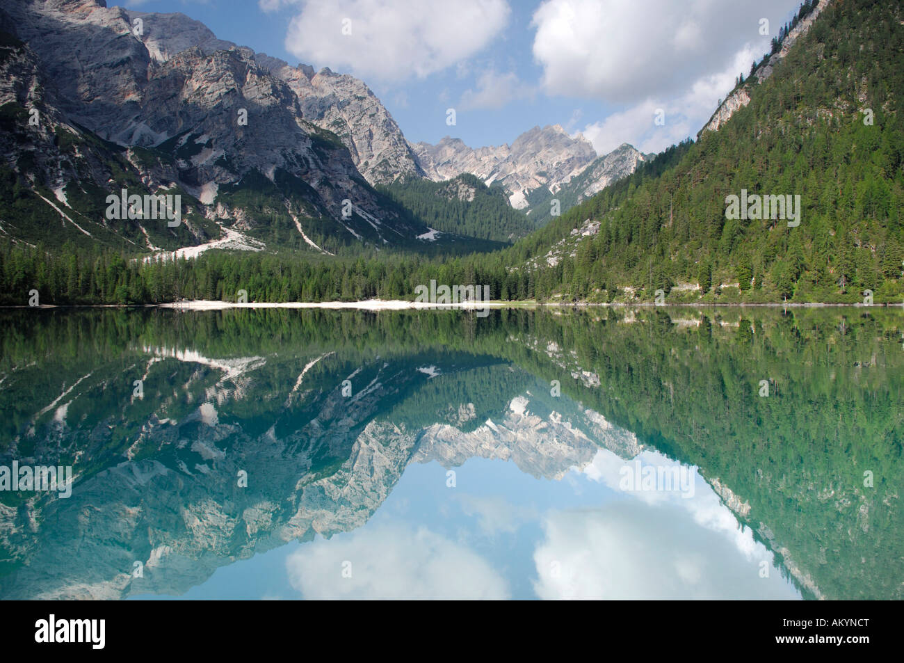 Lago di Braies, il Lago di Braies, Val Pusteria, Alto Adige, Italia Foto Stock