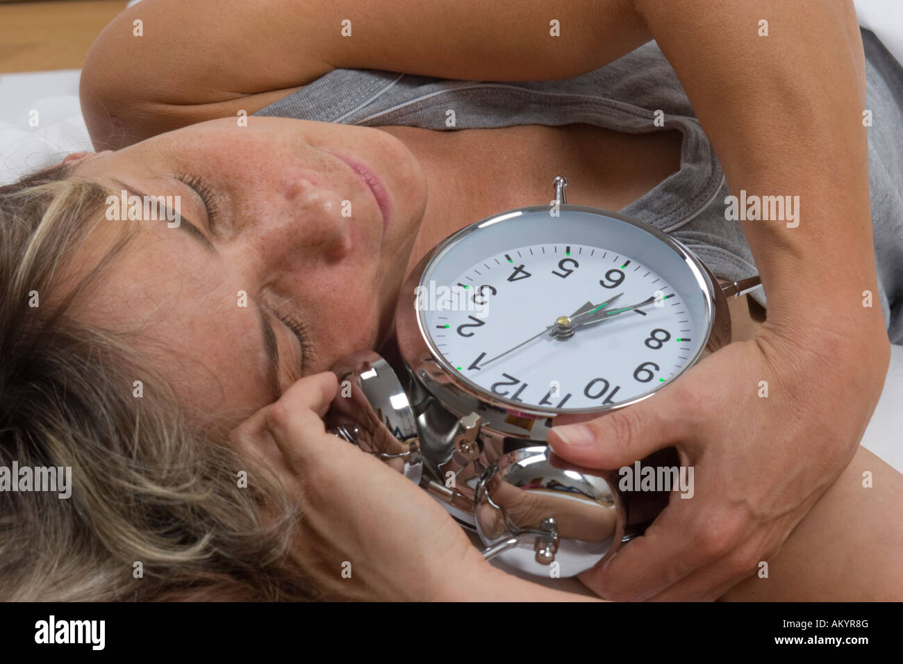 La donna addormentata, sveglia Foto Stock