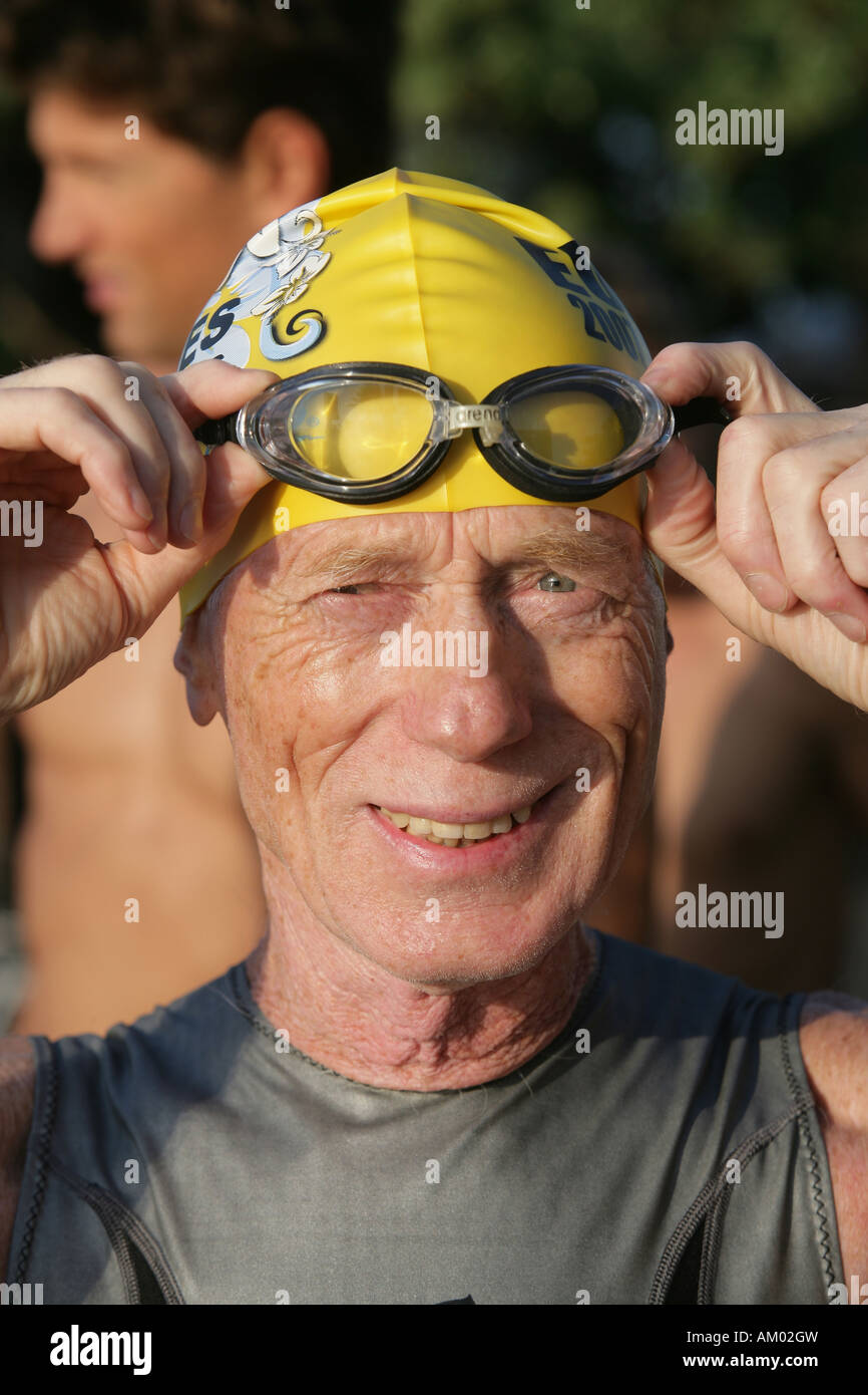Triatleta Heinz Sowinski (GER) il più antico tedesco partecipante all'Ironman world Championship in Kailua-Kona, Hawaii, STATI UNITI D'AMERICA Foto Stock