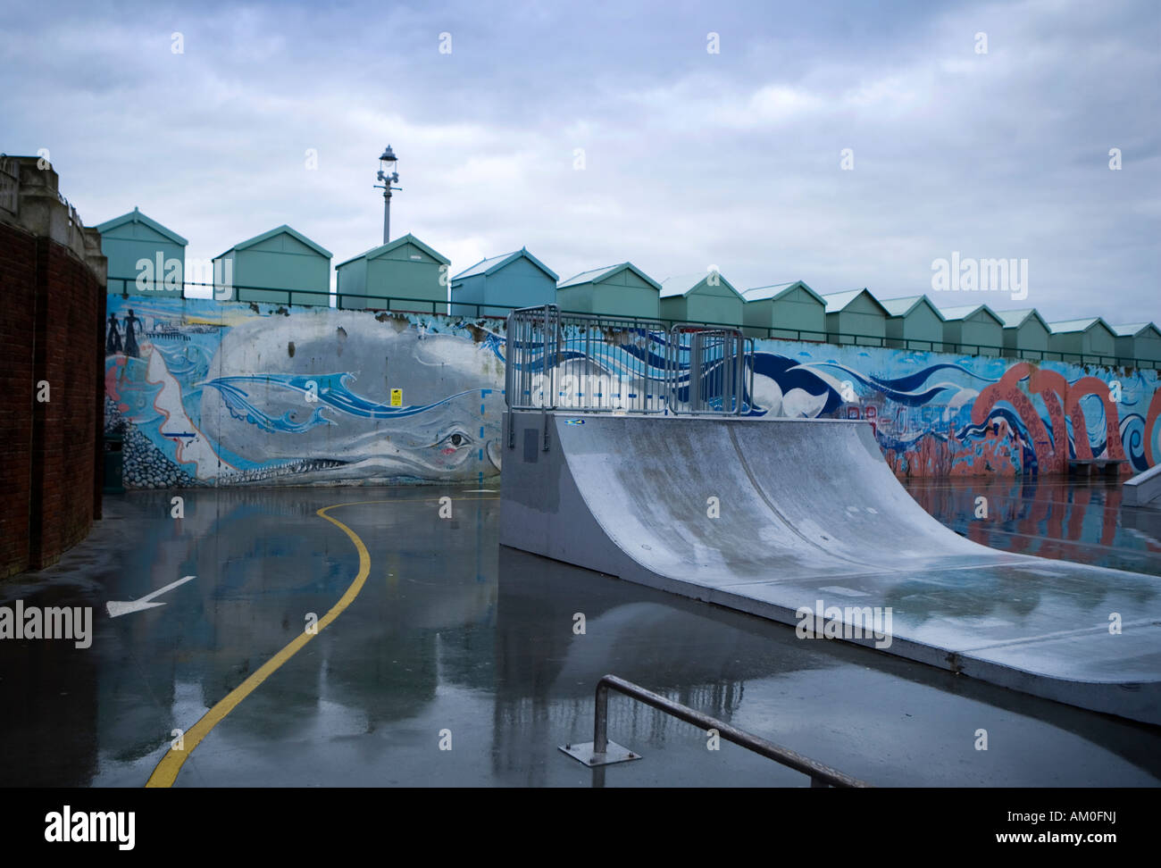 Skate Park area con pareti di graffiti a Hove Lagoon Hove Regno Unito Inghilterra Foto Stock