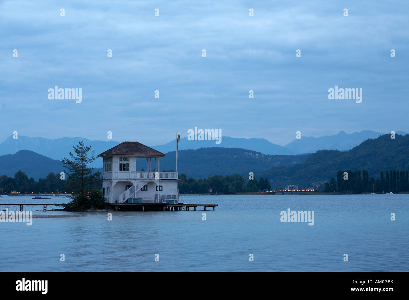 Il Boathouse in mattinata, Poertschach am Woerthersee, Carinzia, Austria Foto Stock