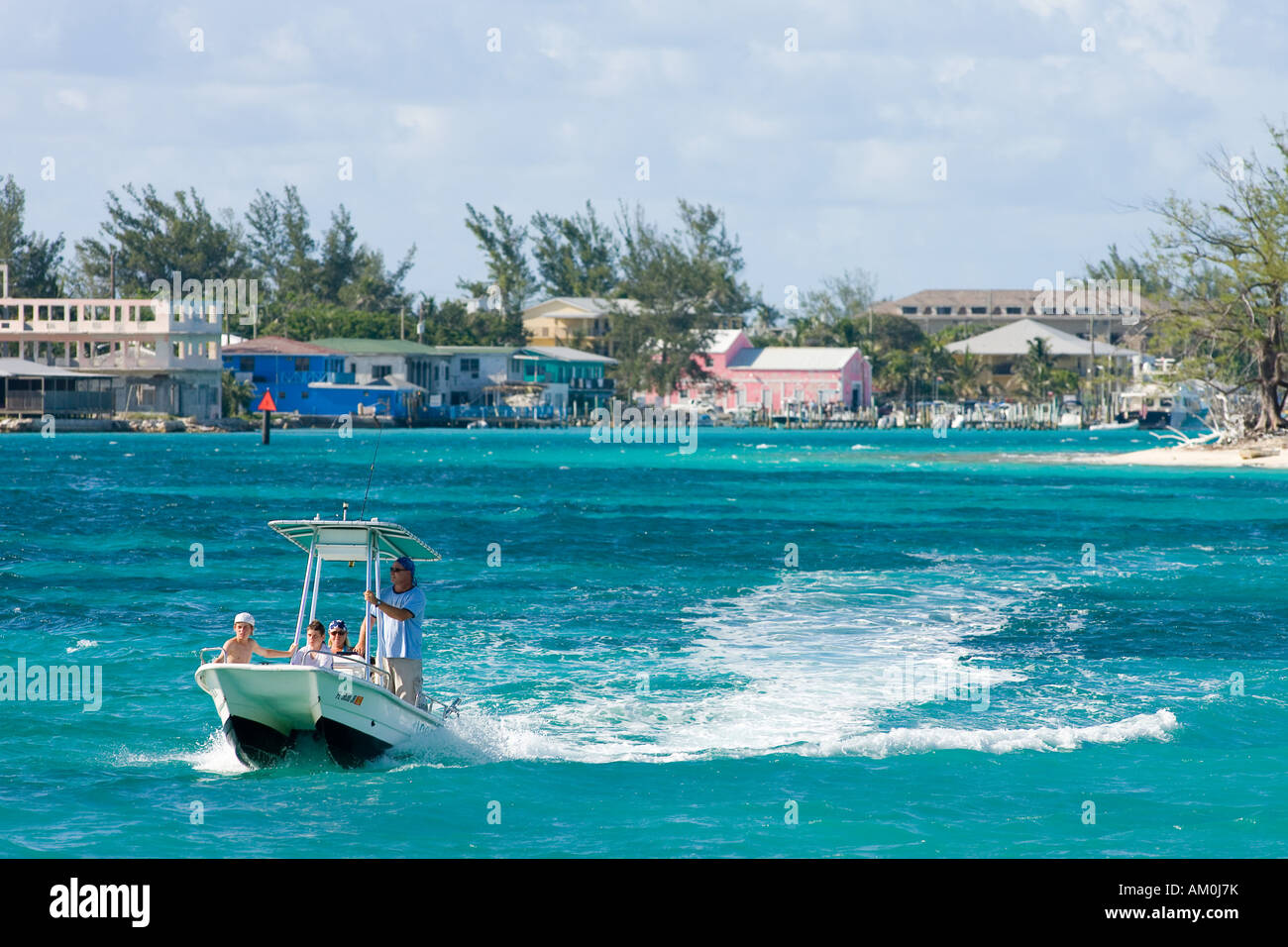 Guardando verso la città di Alice, Nord Bimini, Bahamas Foto Stock