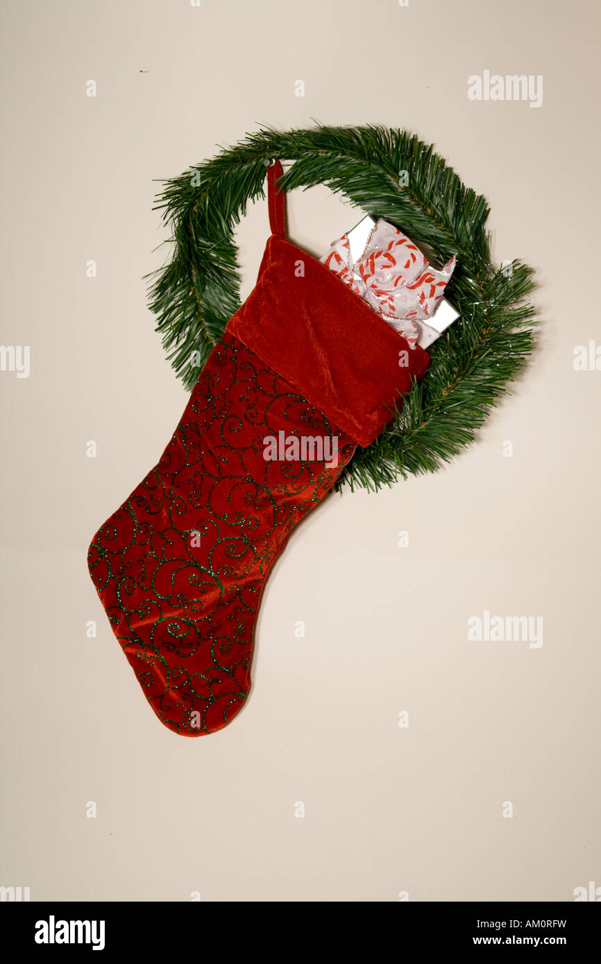 Calza di Natale pieno di regali Foto Stock