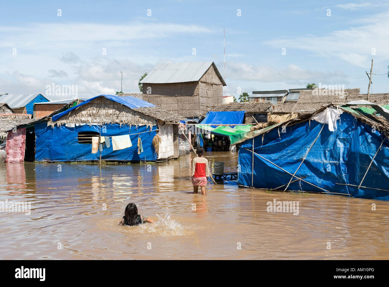 Inondati delle baraccopoli zona Andong, Phnom Penh Cambogia Foto Stock