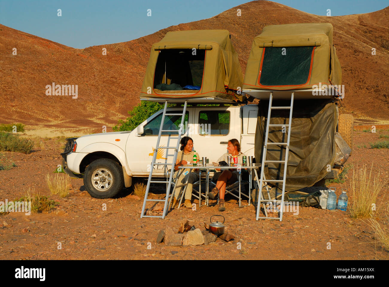 Campo in tenda, Hoanib River Valley, Kaokoveld, Namibia Foto Stock