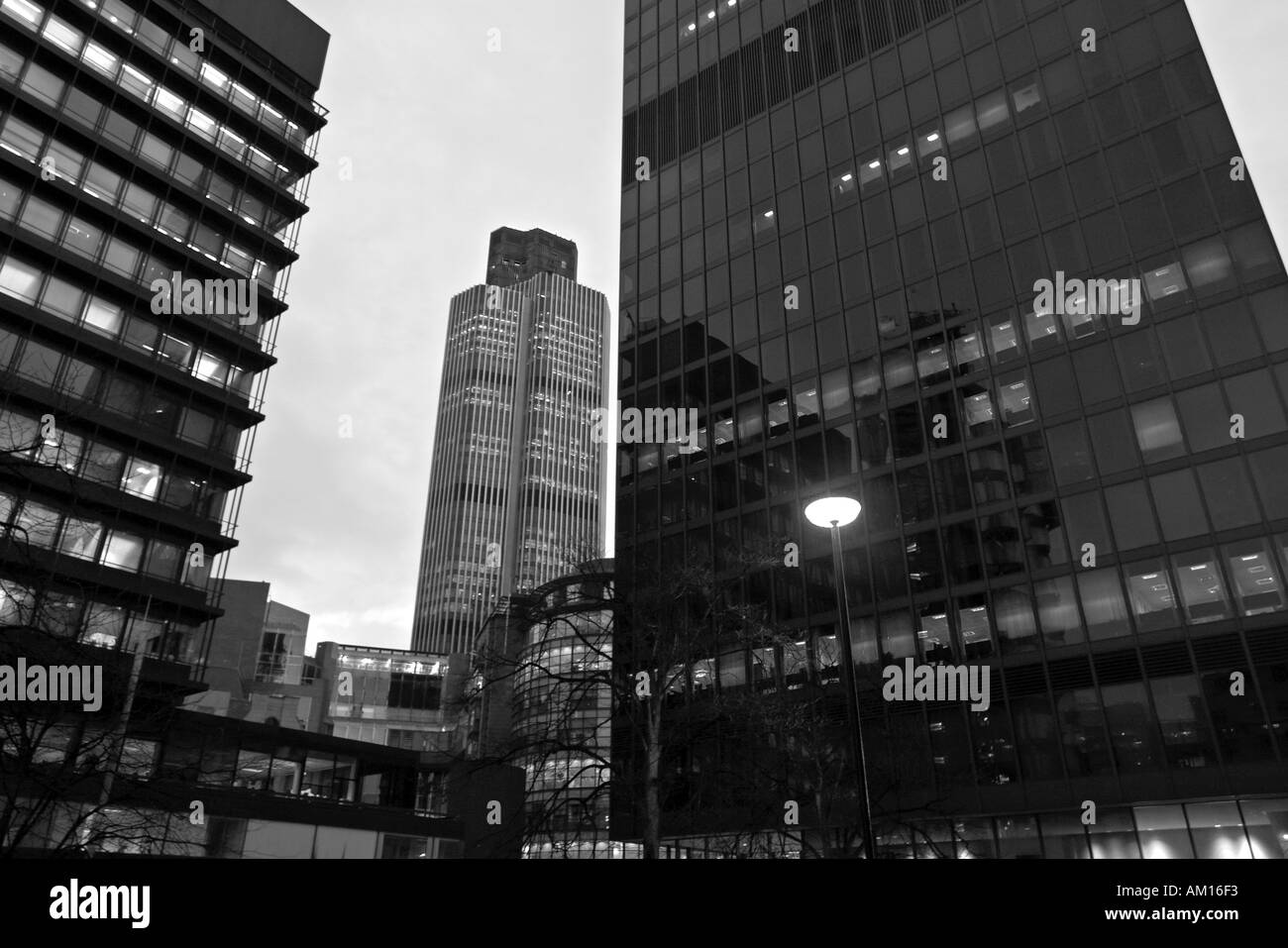 Giorno edifici della città di Londra Inghilterra Regno Unito Regno Unito Regno Unito uffici aziendali Foto Stock