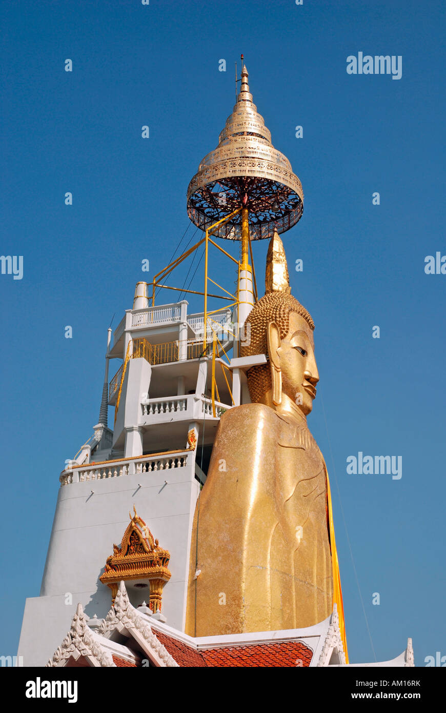 32 m del Buddha alta, Wat Intharawihan, Bangkok, Thailandia Foto Stock