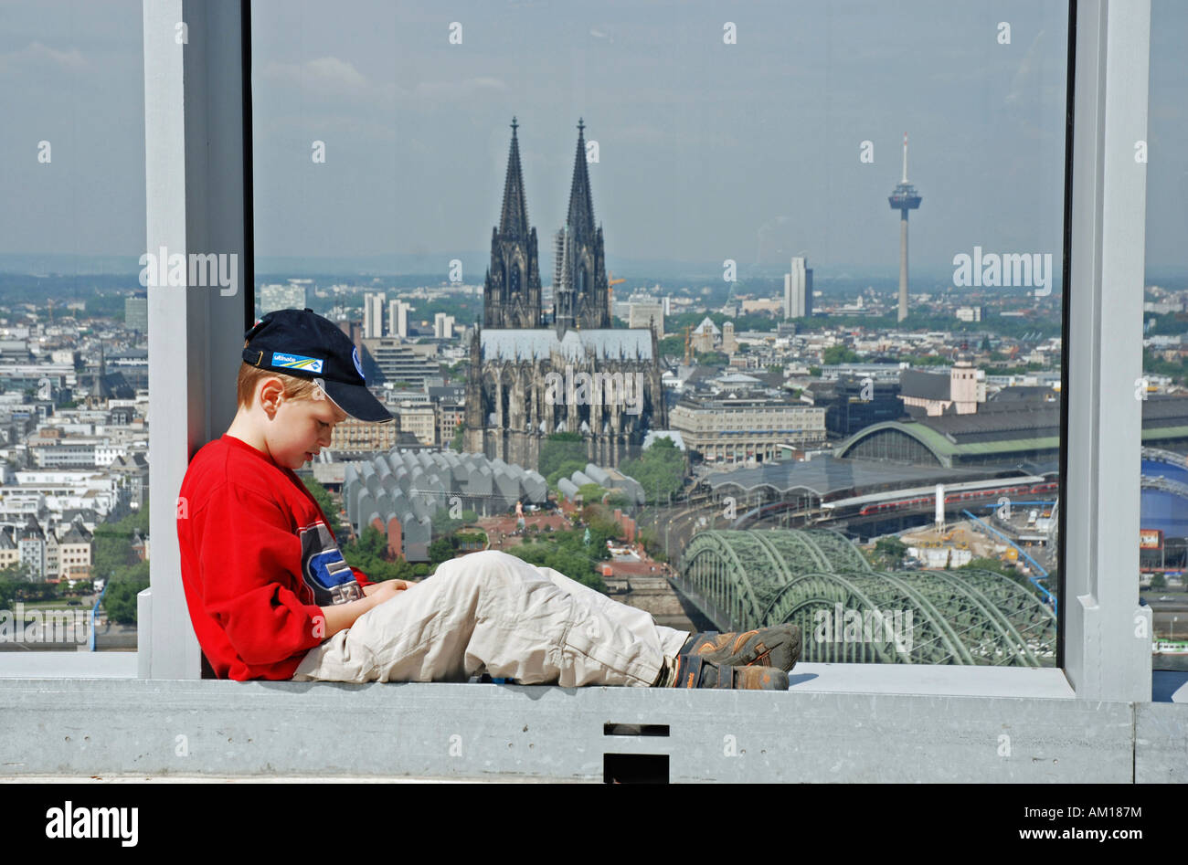 Vista sulla parte vecchia della città e la Cattedrale di Colonia, nella Renania settentrionale-Vestfalia, Germania Foto Stock