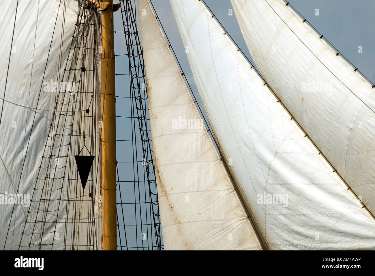 Vista dettagliata delle vele e manovre di un tall ship Foto Stock