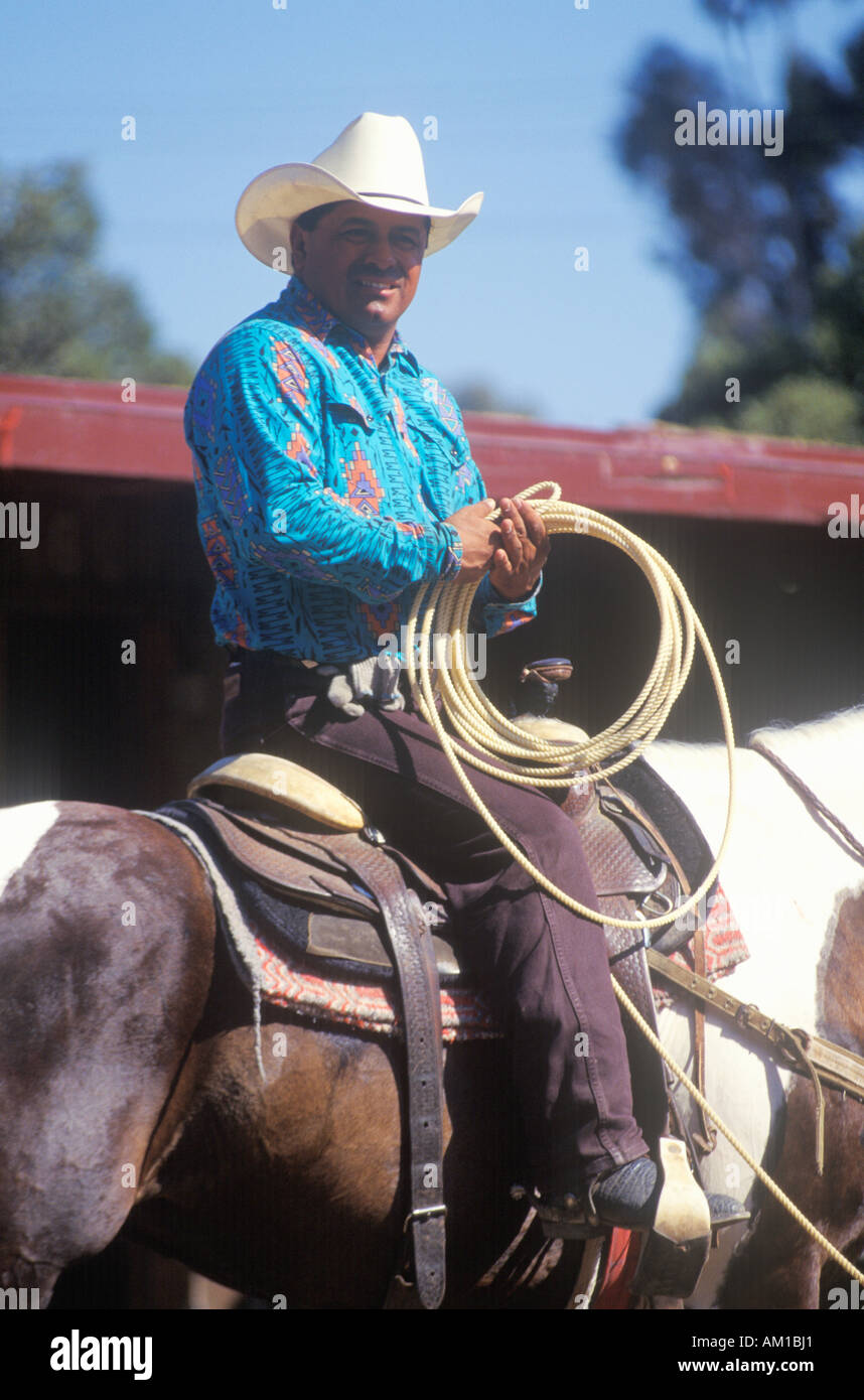 Ritratto di cowboy a cavallo con il lazo Santa Barbara vecchi giorni spagnolo Earl Warren in fiera Foto Stock