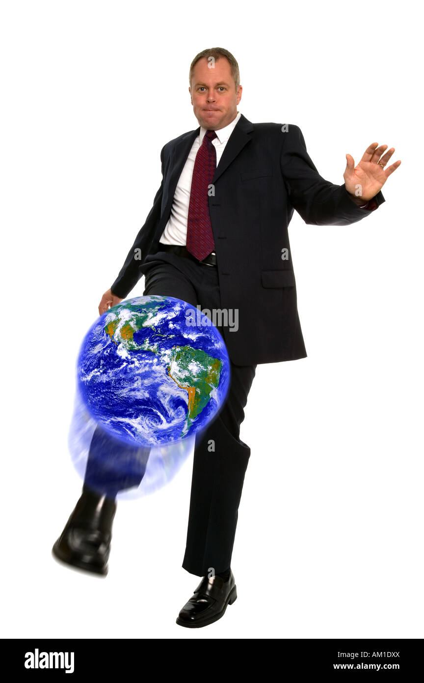 Imprenditore calciare il Globo mondo dalla NASA Immagini Foto Stock