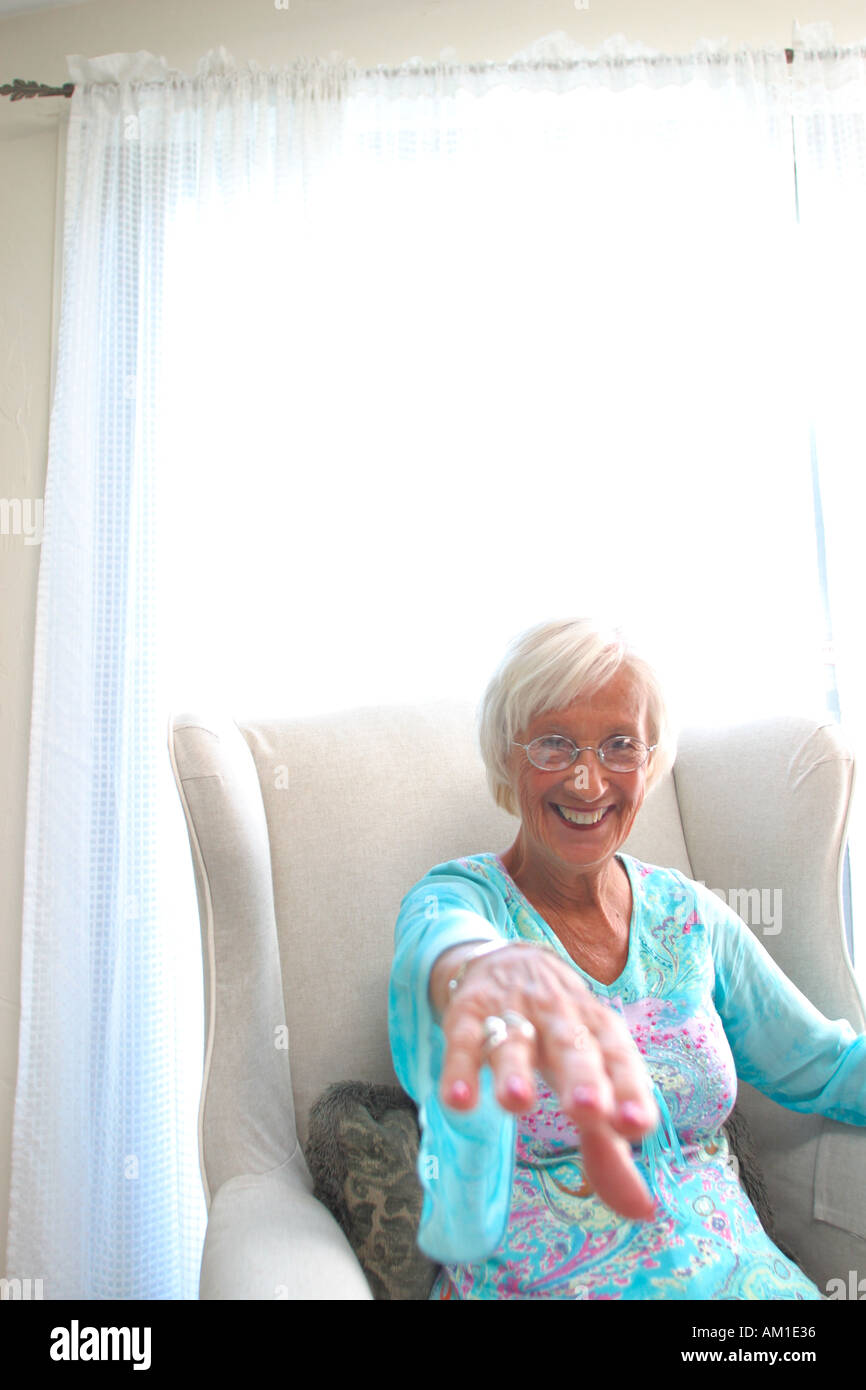 Nonna in Soggiorno madre Foto Stock