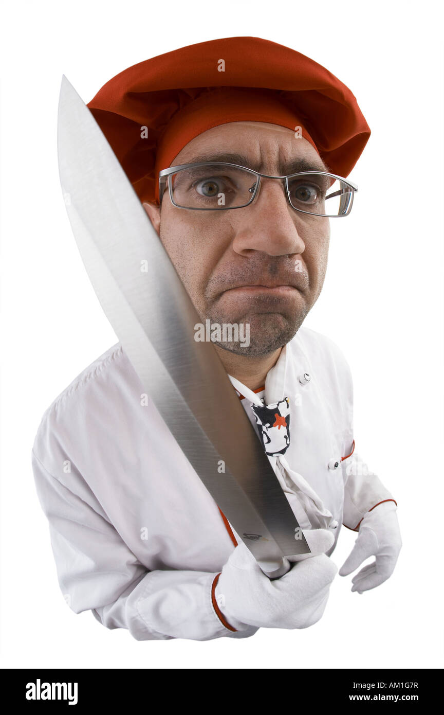 Un cuoco con un coltello affilato. Foto realizzate con un obiettivo fisheye-lente. Foto Stock