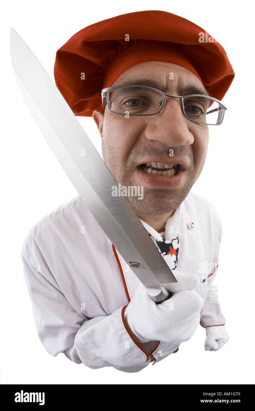 Un cuoco con un coltello affilato. Foto realizzate con un obiettivo fisheye-lente. Foto Stock